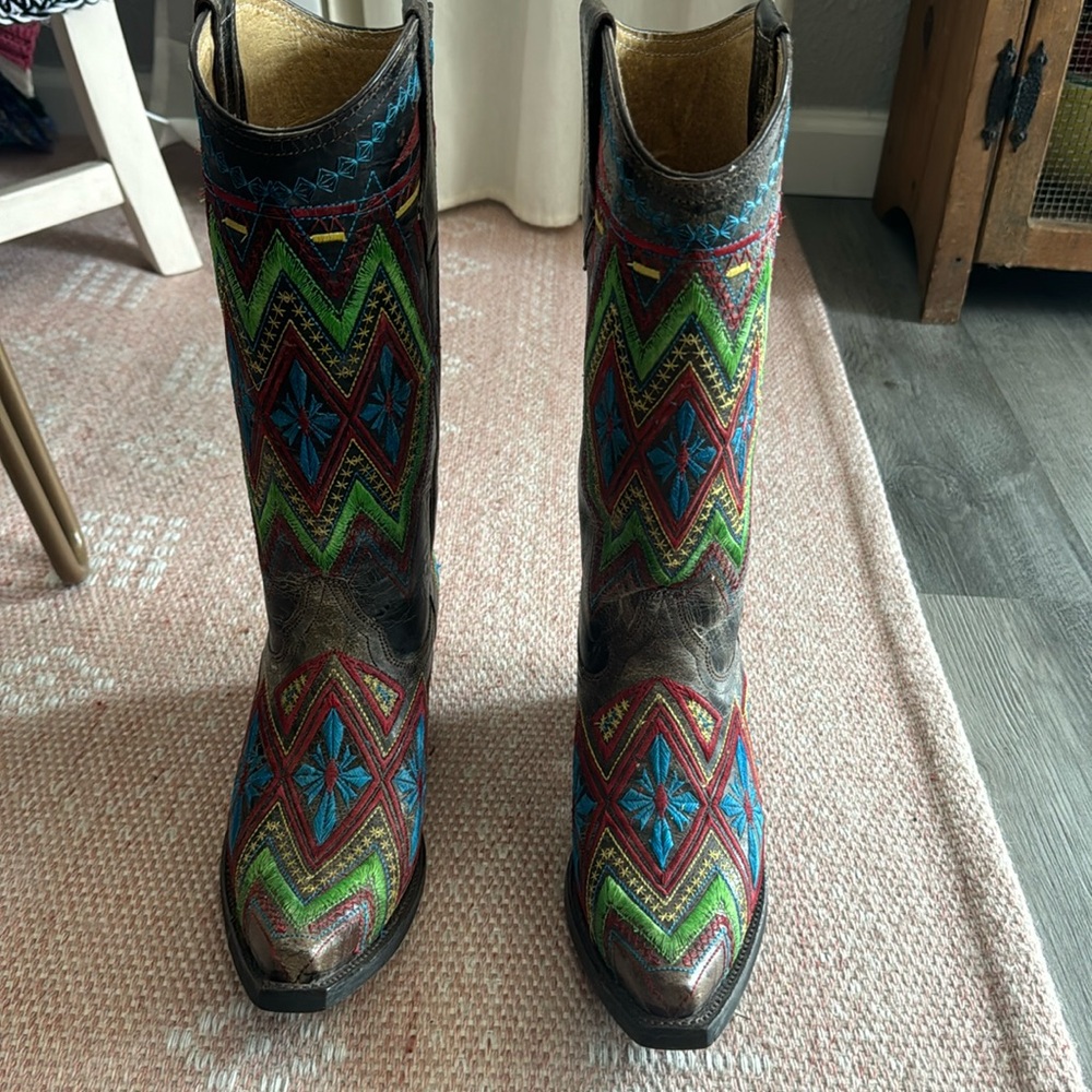 Rose Lee cowgirl boots fully embroidered. Women’s size 8.5